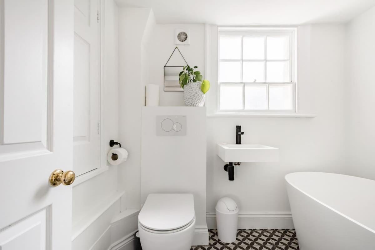 Central Georgian Townhouse With Free Parking Bath Ngoại thất bức ảnh
